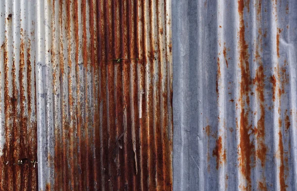 Rusty korrugerad metall vägg konsistens bakgrund Royaltyfria Stockbilder
