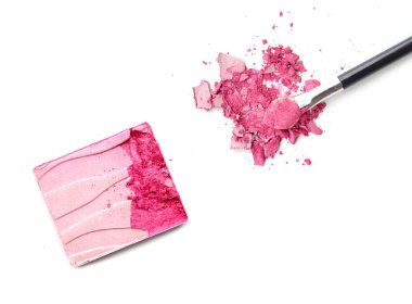 pembe göz farı ve yüz pudrası - makyaj moda ve güzellik dergi için.