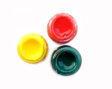 Suluboya şişe, fırça ve beyaz zemin üzerine palet