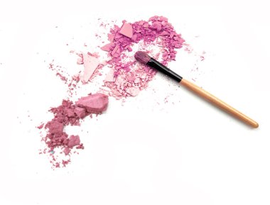 beyaz izole fırça ile ezilmiş göz farı