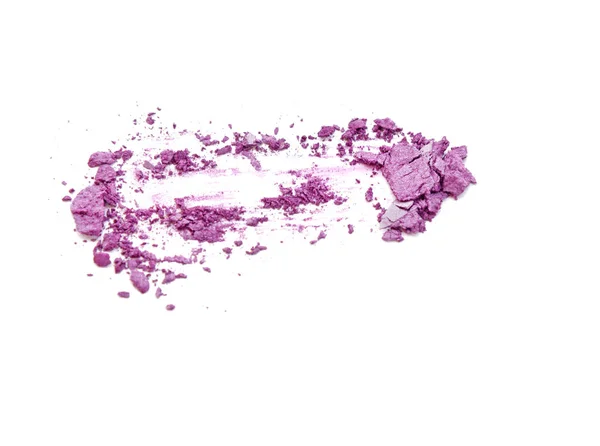 Ombre à paupières violette cosmétique écrasé isolé sur fond blanc — Photo