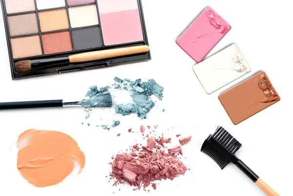 Make-up-Produkte isoliert auf weiß — Stockfoto