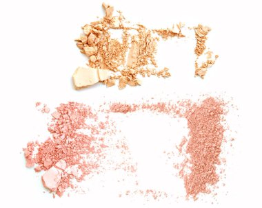 Beyaz arka plan üzerinde izole yüz pudrası