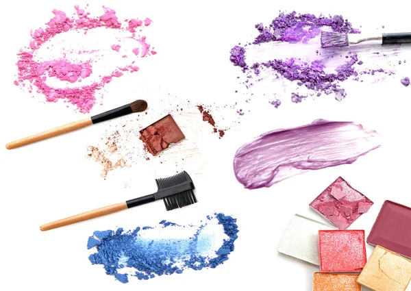Make-up producten geïsoleerd op wit — Stockfoto