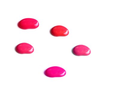 çeşitli oje şişesi ve beyaz arka plan teslimi koleksiyonu