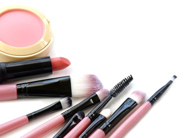 kozmetik ve makyaj. Araçlar için profesyonel bir üstten görünüm olun. Beyaz bir arka plan üzerinde