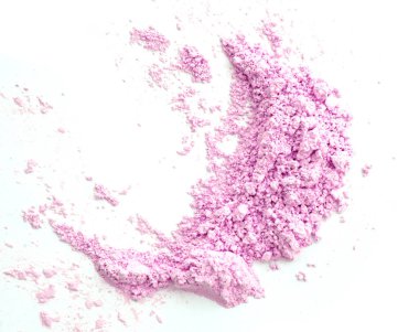 beyaz zemin üzerinde yüz pudrası