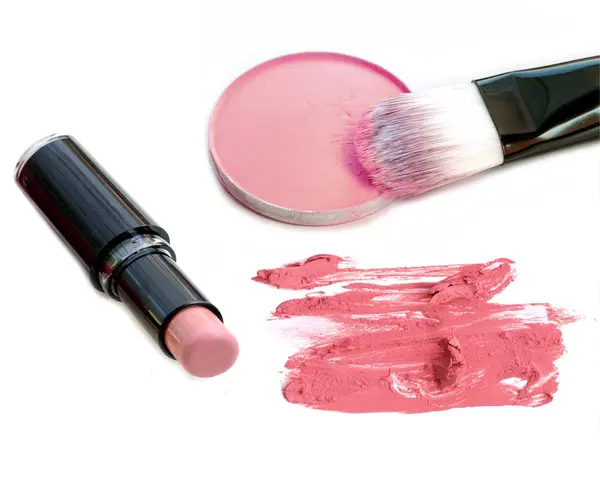 Makeup Rouge och läppstift på vit bakgrund — Stockfoto
