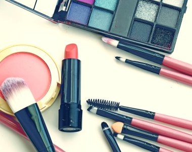 Profesyonel makyaj fırçaları ve araçları