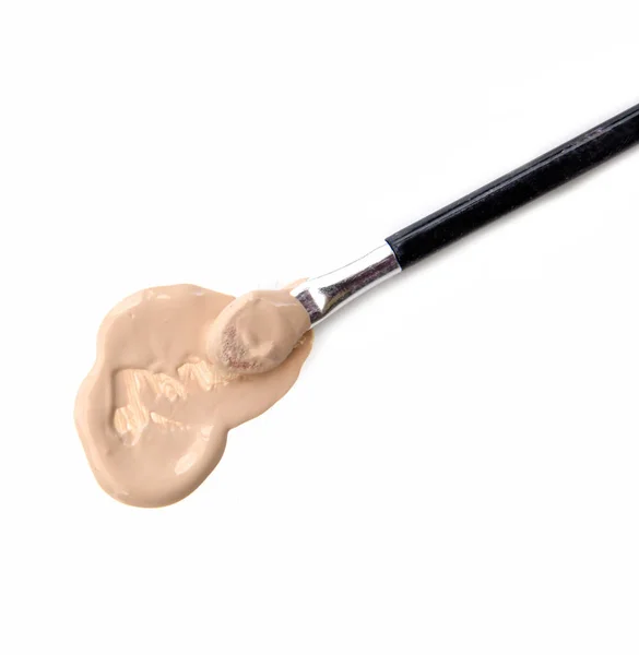 El primer plano del maquillaje por la base del polvo sobre el fondo blanco — Foto de Stock