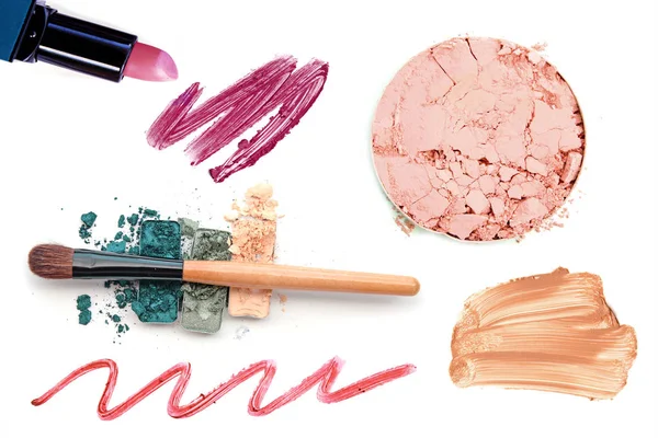 Professionell makeup collection och verktyg isolera på vit. — Stockfoto