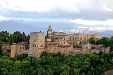 Antik Arap kalesi Alhambra, Granada, İspanya.