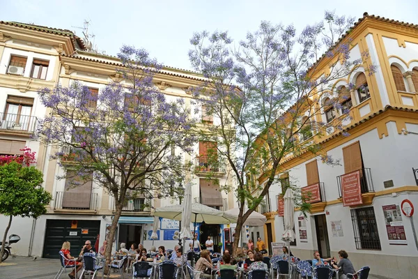 Cordoba, Spanje - 5 mei 2017, Restaurant Fusion in Cordoba binnenstad straat. Restaurant in het centrum van Cordoba, Spanje. Stockfoto