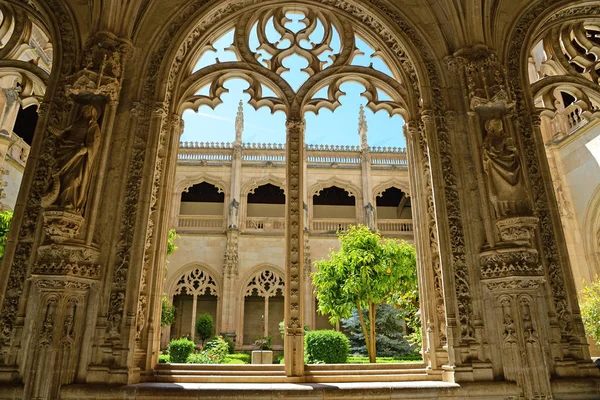 Hols of Claustro de Saint Juan de los Reyes in Toledo, Spain — Stock Photo, Image