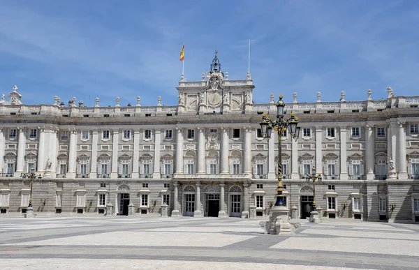Bir güzel yaz günü, İspanya Madrid Kraliyet Sarayı