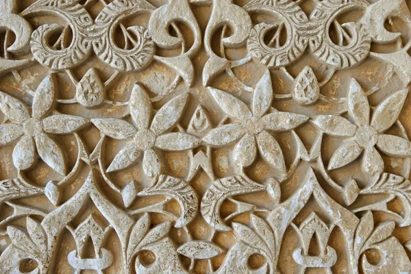 Granada, Spanje - 6 mei 2017: Decoratieve ontwerp van verguld kamer (Cuarto dorado) bij Alhambra — Stockfoto