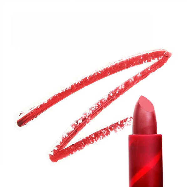 Línea untada y lápiz labial rojo aislado sobre fondo blanco — Foto de Stock