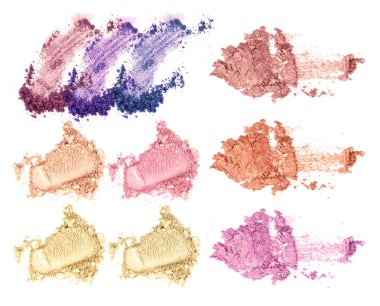 Beyaz arka plan üzerinde yüz pudrası kozmetik koleksiyon