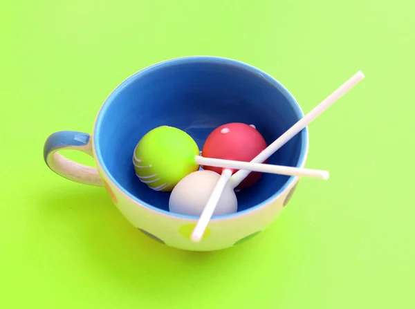 Cake pops in cup — Stock Photo, Image