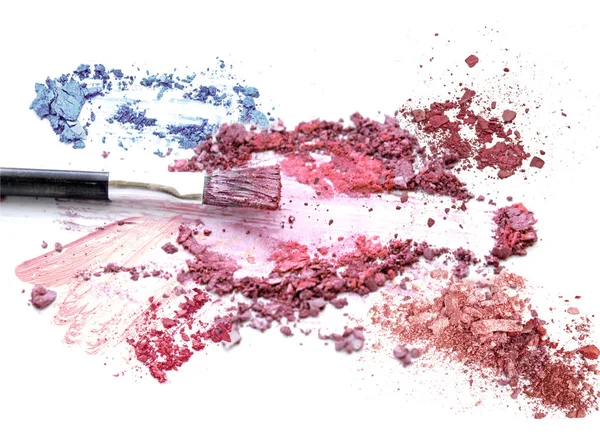 Rouge smink kosmetika på krossade färgglad ögonskugga glitter — Stockfoto