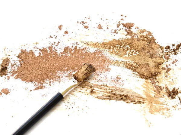 Altın göz farı ve allık izole üzerinde beyaz arka plan bulaşmış