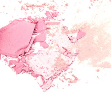 beyaz zemin üzerinde yüz pudrası