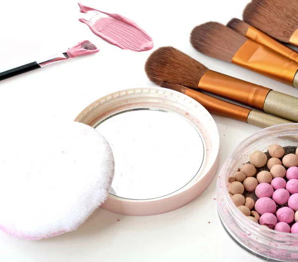 Set Cosmetici Con Polvere Pennelli Trucco — Foto Stock