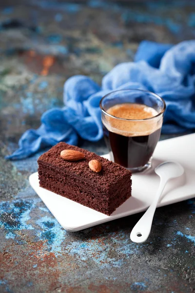 Piece of chocolate cake and coffee — Stock Photo, Image