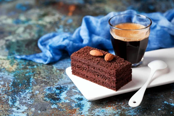 Piece of chocolate cake and coffee — Stock Photo, Image