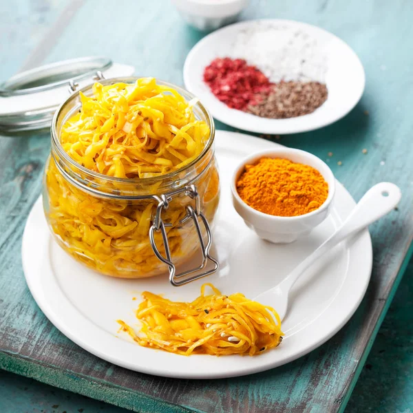 Cabbage marinated with turmeric — Stock Photo, Image