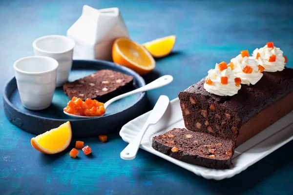 Choklad limpa tårta med orange kanderad frukt — Stockfoto