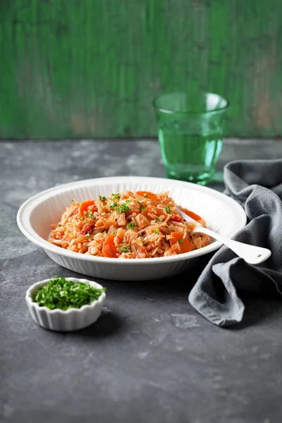 Plato Nacional Griego Arroz Con Col Tomates Lahanorizo Enfoque Selectivo — Foto de Stock