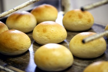 Sandviç yapmak için beyaz ekmek buns