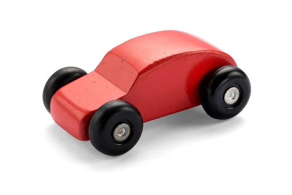 Красный деревянный игрушечный автомобиль — стоковое фото