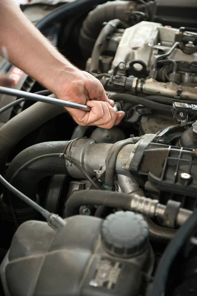 Fastställande av fordonets motor — Stockfoto