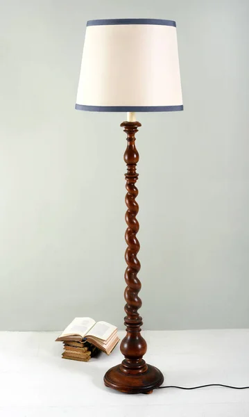 Standard or floor lamp with barley twist column — Stock Photo, Image