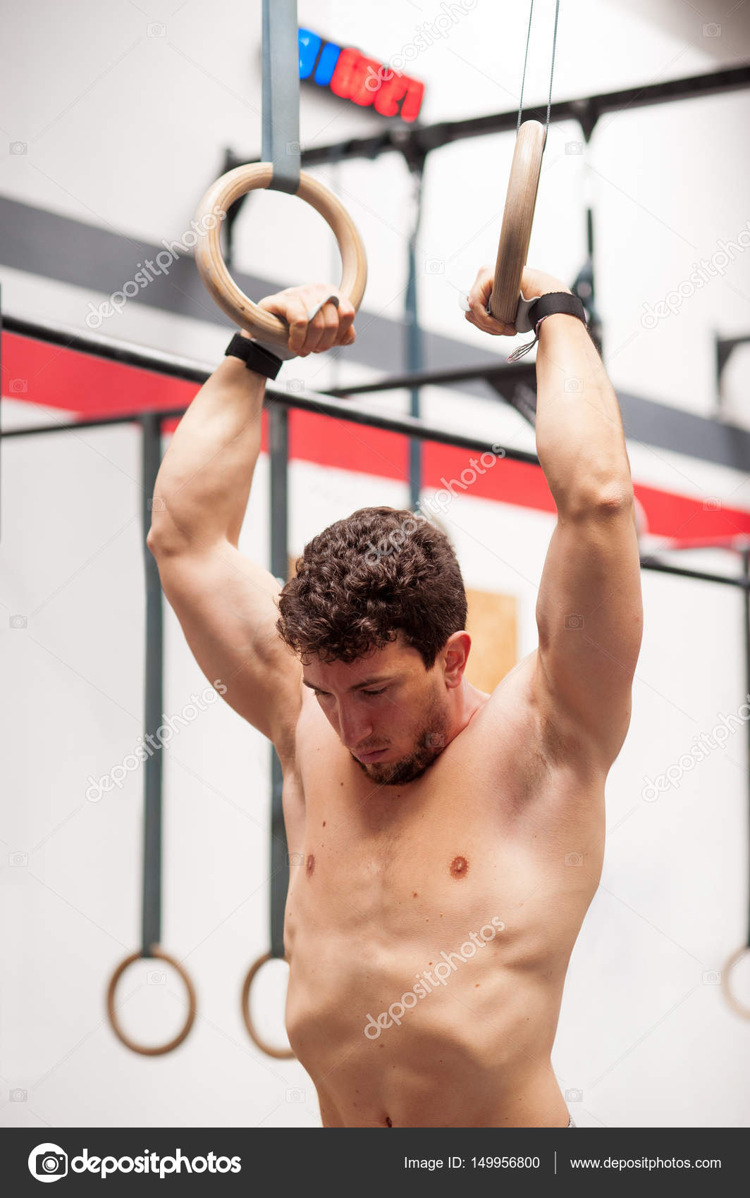 在环锻炼肌肉体操运动员——图库图片© PHOTOLOGY1971 #149956800