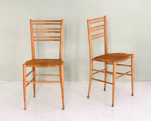 Krzesła drewniane zbliżenie — Zdjęcie stockowe