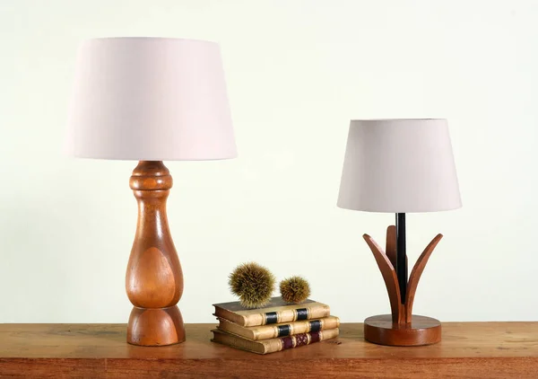 Decoratieve houten tafellampen — Stockfoto