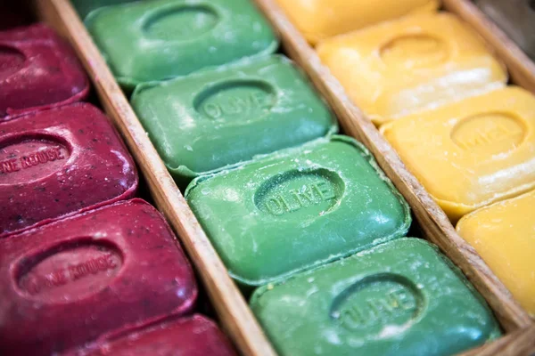 Colorato sapone di Marsiglia in primo piano — Foto Stock