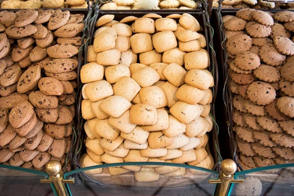 Different kinds of cookies in shop — Stock Photo, Image