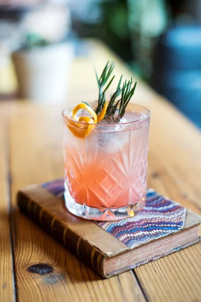 Cocktail aperitivo alcolico miscelato — Foto Stock