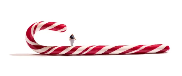 条纹糖果手杖上的微型胖男孩图 — 图库照片
