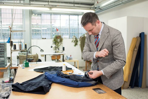 Tailor hand sewing the inner lining on a jacket — Stock Photo, Image