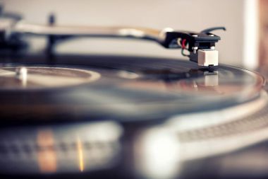 Bir iğne düşük açılı görünümü bir gramofon kaydı