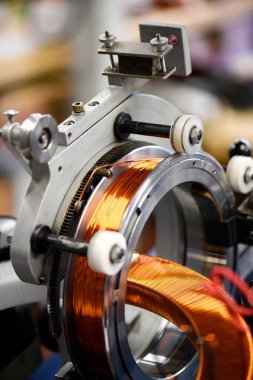 Elektrikli bakır tel bölümleriyle görünümünü kapat