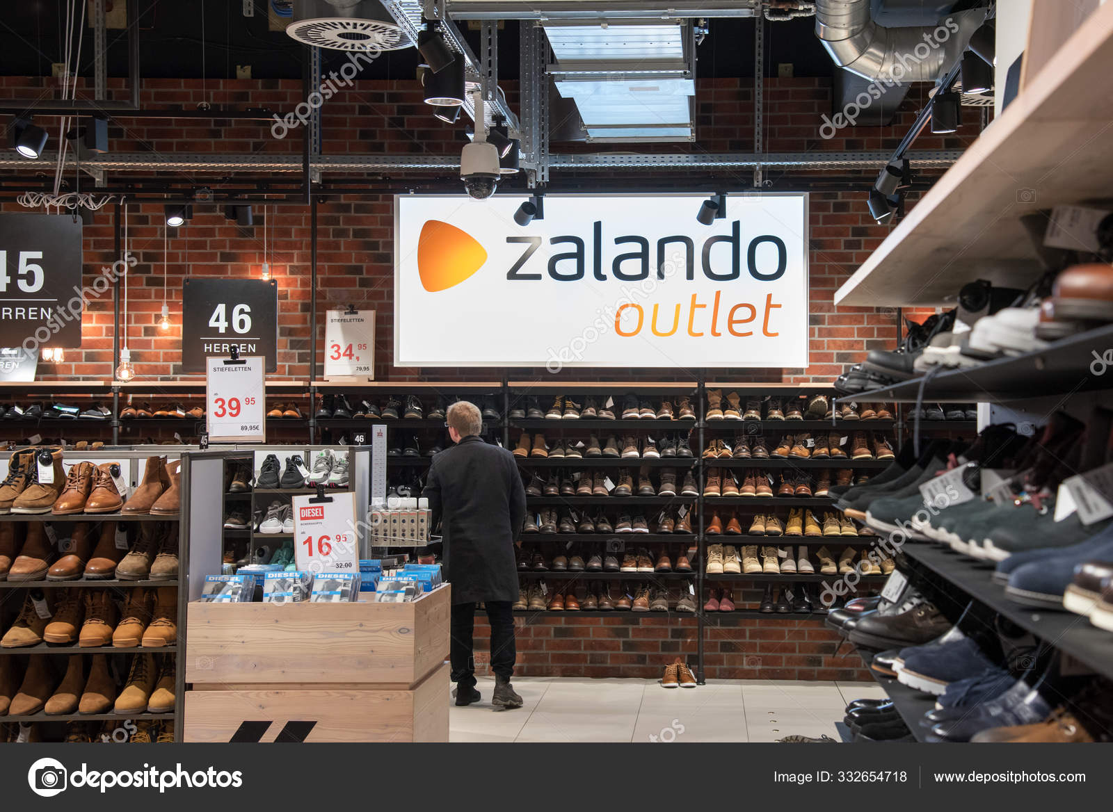Extinto aislamiento Pigmento Zalando fotos de stock, imágenes de Zalando sin royalties | Depositphotos