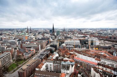 Bulutlu bir günde İHA 'dan Hamburg Panoraması
