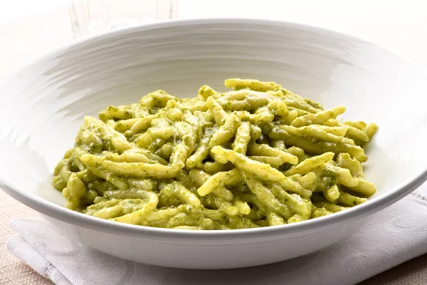 Trofie al pesto della regione Liguria — Foto Stock