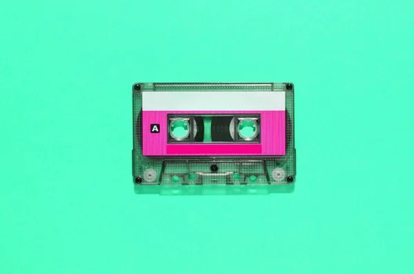 Cinta Audio Vintage Cassette Plástico Con Etiqueta Blanco Colores Centrada —  Fotos de Stock